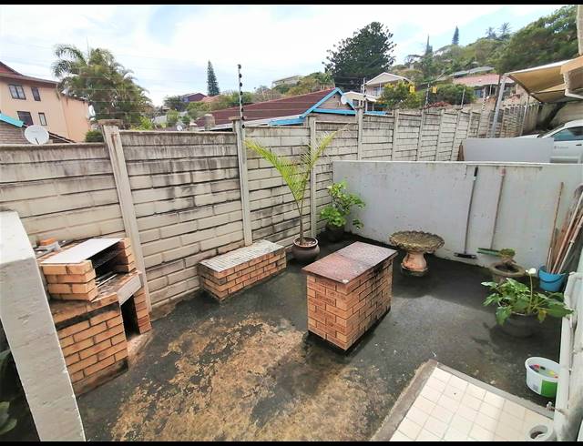 2 BEDROOM TOWNHOUSE FOR SALE IN MARGATE BEACH